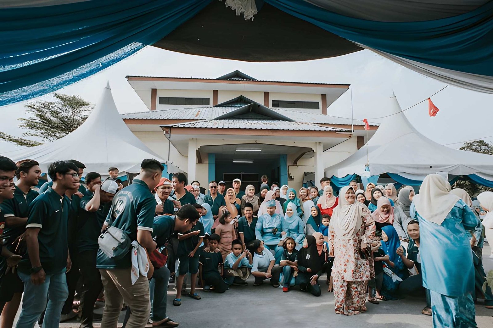 Majlis kenduri dengan canopy piramid
